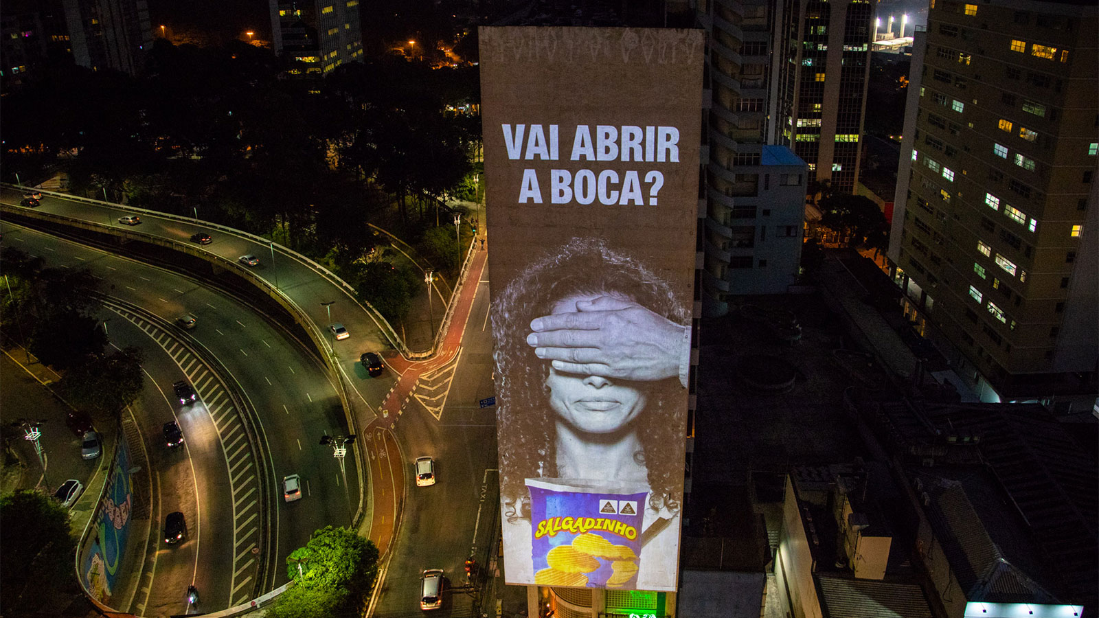 Video Mapping along a main street in São Paulo, with the text “Will you open your mouth?”. Source: Idec