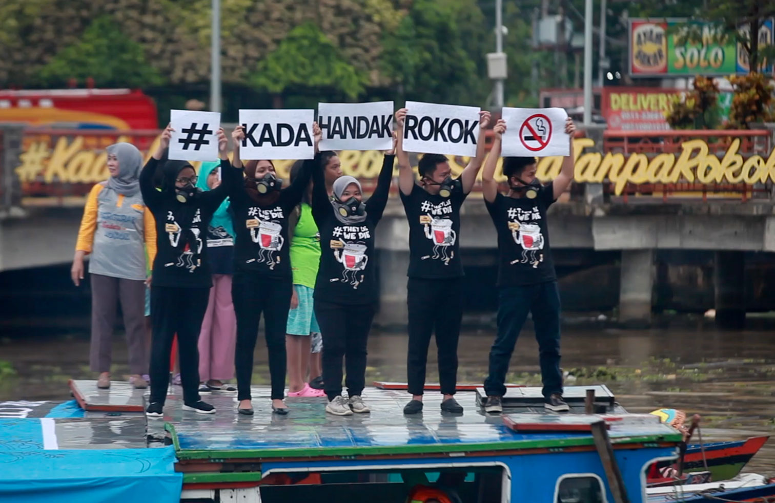 Youth showcased the call to “Say No to Smoking (or in local language ‘Kada Handak Rokok’) in Banjarmasin, Indonesia to campaign for better smoke free enforcement (January 2018).